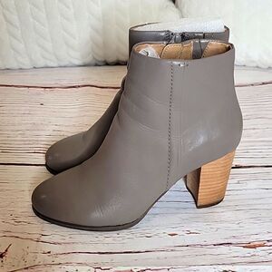 Vionic Taupe Leather Ankle Boots Size 6.5